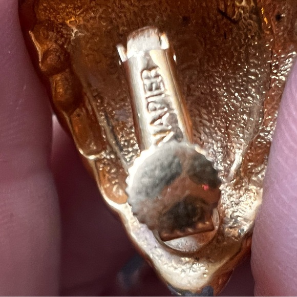 Vintage NAPIER Gold Cream Enamel Half Hoop LG Clip Screw Back Fashion Earrings - Picture 2 of 7